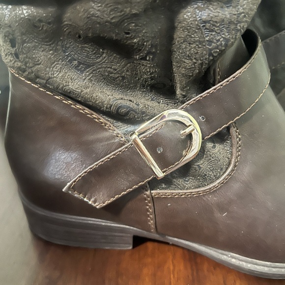 Size 7 Like New Wonderlust boots - Picture 2 of 6